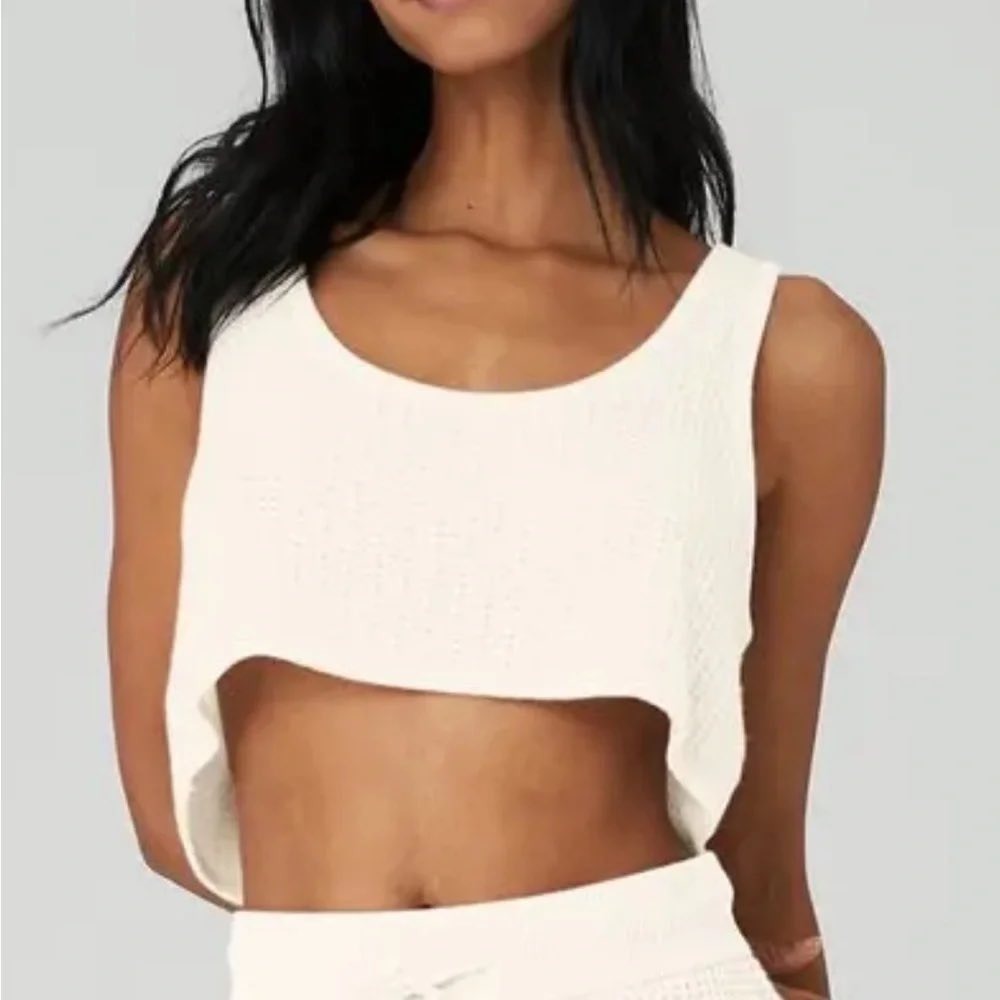 Alo Yoga Cashmere Plush Waffle Cropped Tank Top Ivory Cream Scoop Neck Crop
